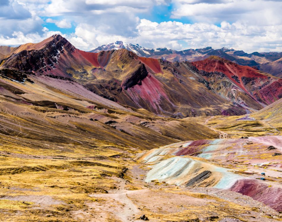 MOUNTAIN OF COLORS TREKKING PRIVATE GROUP