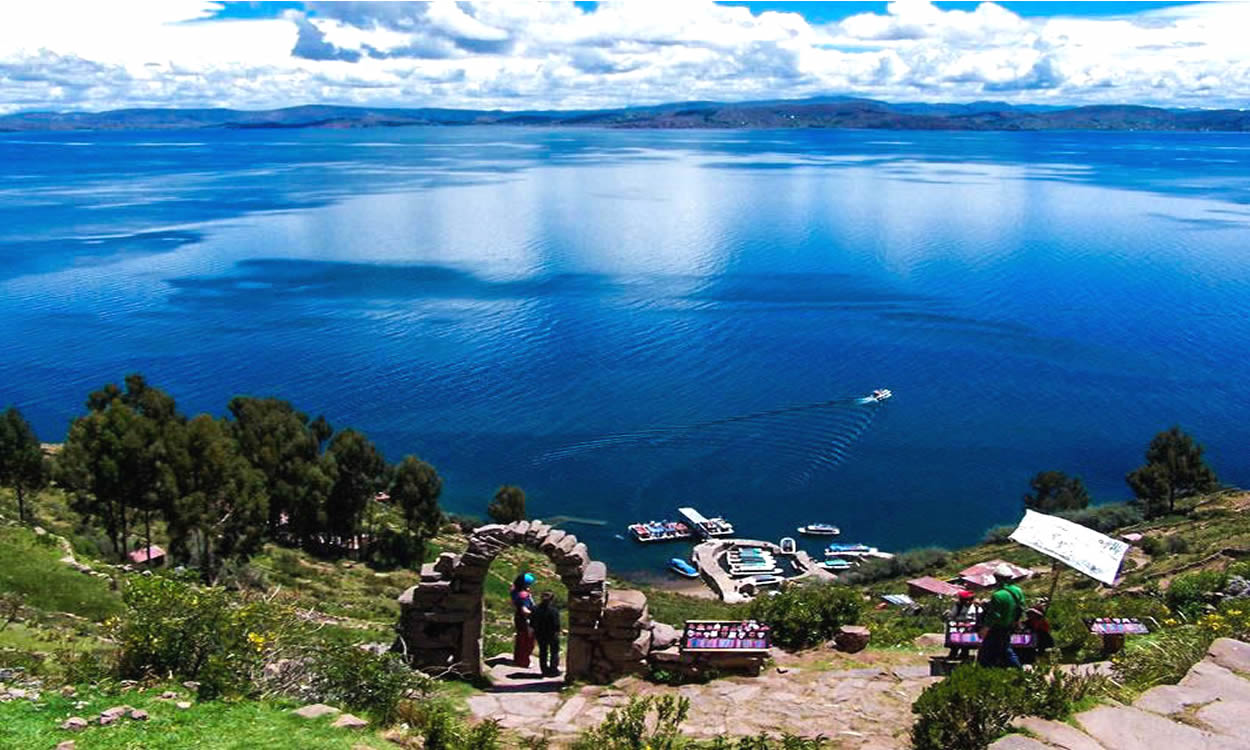 Isla Uros – Taquile – Amantani 2 days